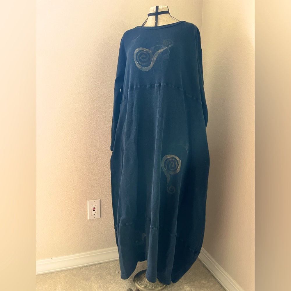 Blue Fish black waffle cotton gown.